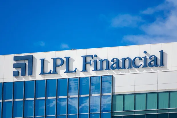 LPL Financial анализирует BTC-ETF на фоне волатильности рынка
